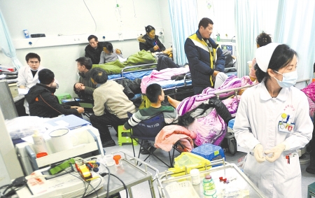 移动卡槽陪护床促进改善就医体验