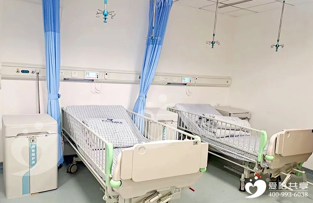 爱陪医院陪护床头柜供入长沙市第四医院案例解析