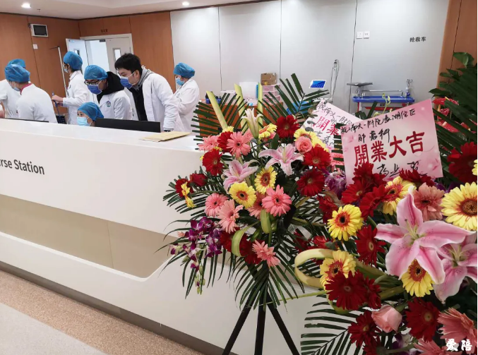 南昌大學(xué)第一附屬醫(yī)院引進(jìn)愛陪智能陪護(hù)床圖記4.png