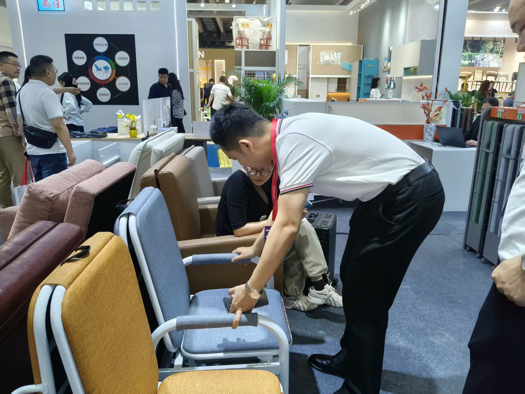 爱陪共享陪护床：一张床，解决医院“陪护难”的千亿刚需